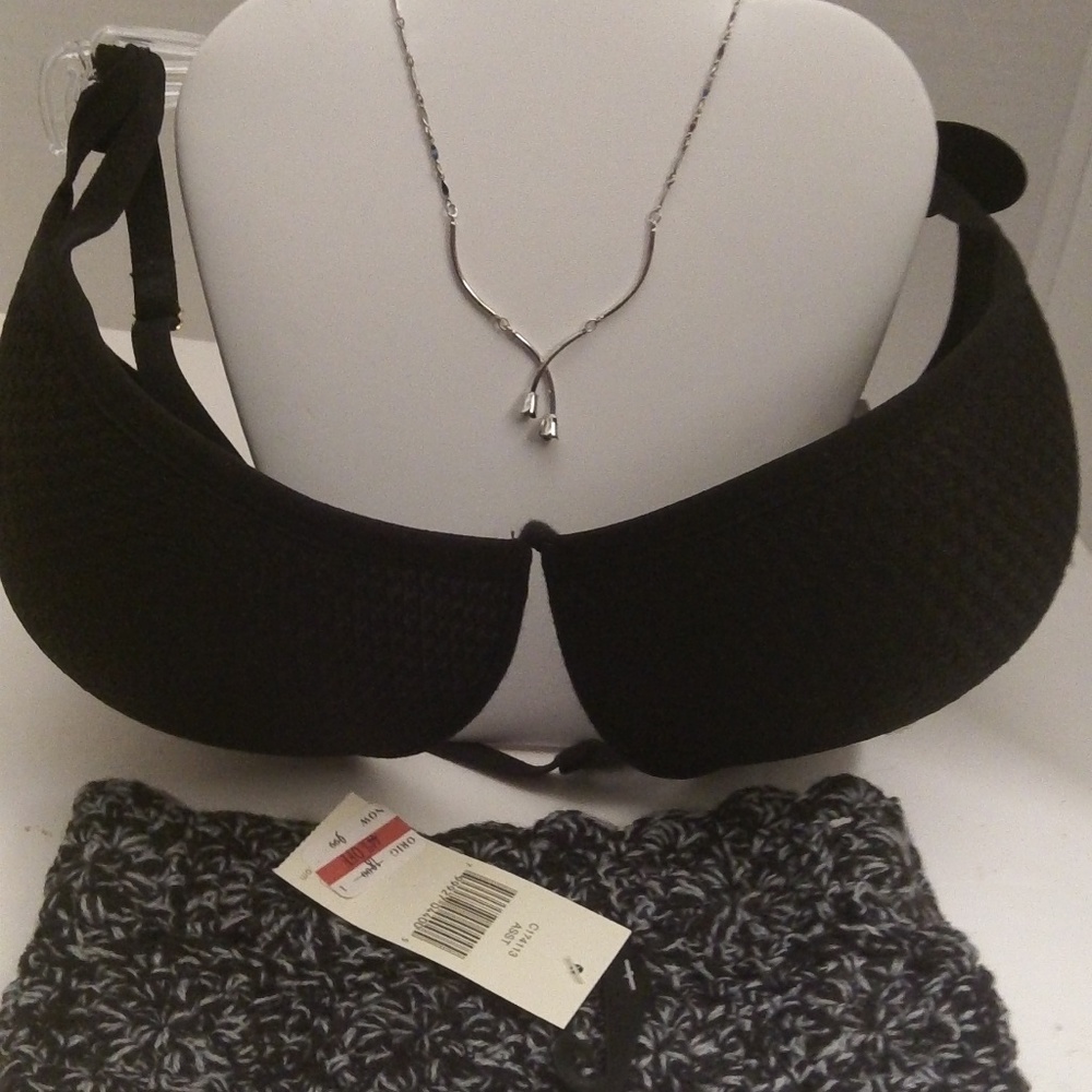 NWT GORGEOUS 36D BRA AND MISC. AB108